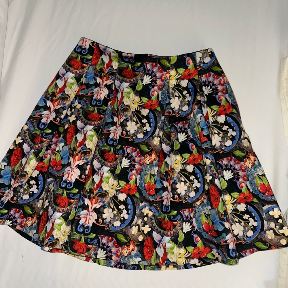 Alice + Olivia Island Watercolor Parson Pleated Skirt (112) - Picture 3 of 6